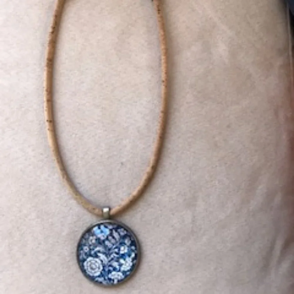 neckless - Picture 2 of 2